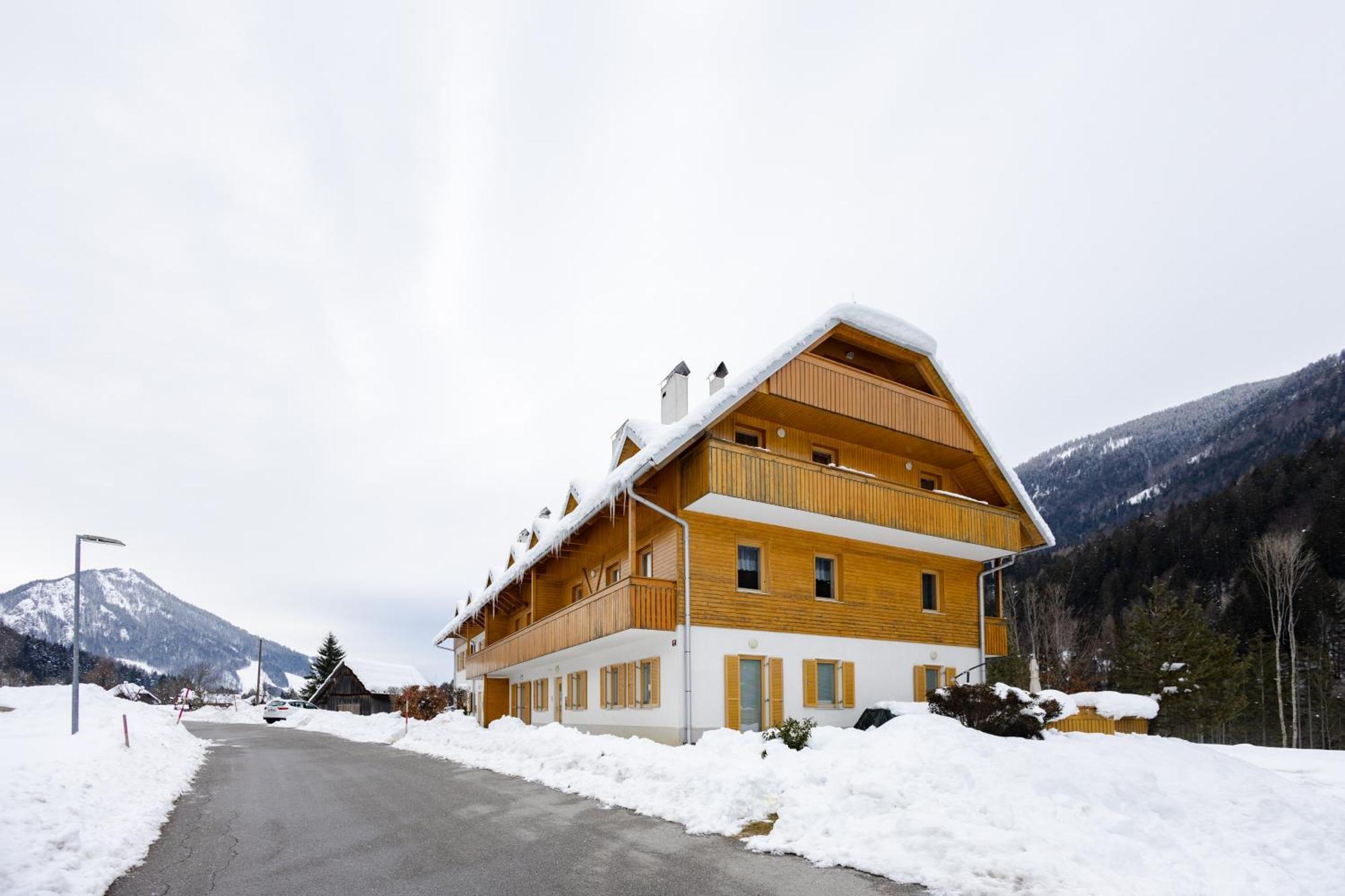 Waterfall Apartment - Cozy Mountain Retreat Kranjska Gora Eksteriør billede